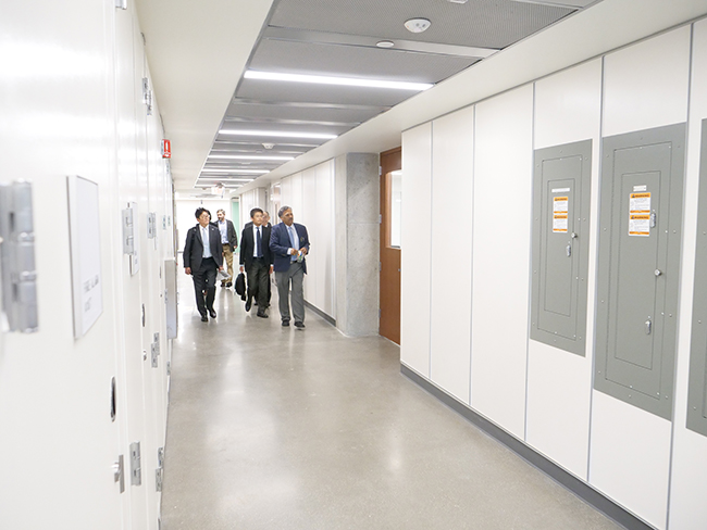 NUANCE facilities tour with JEOL Japan director