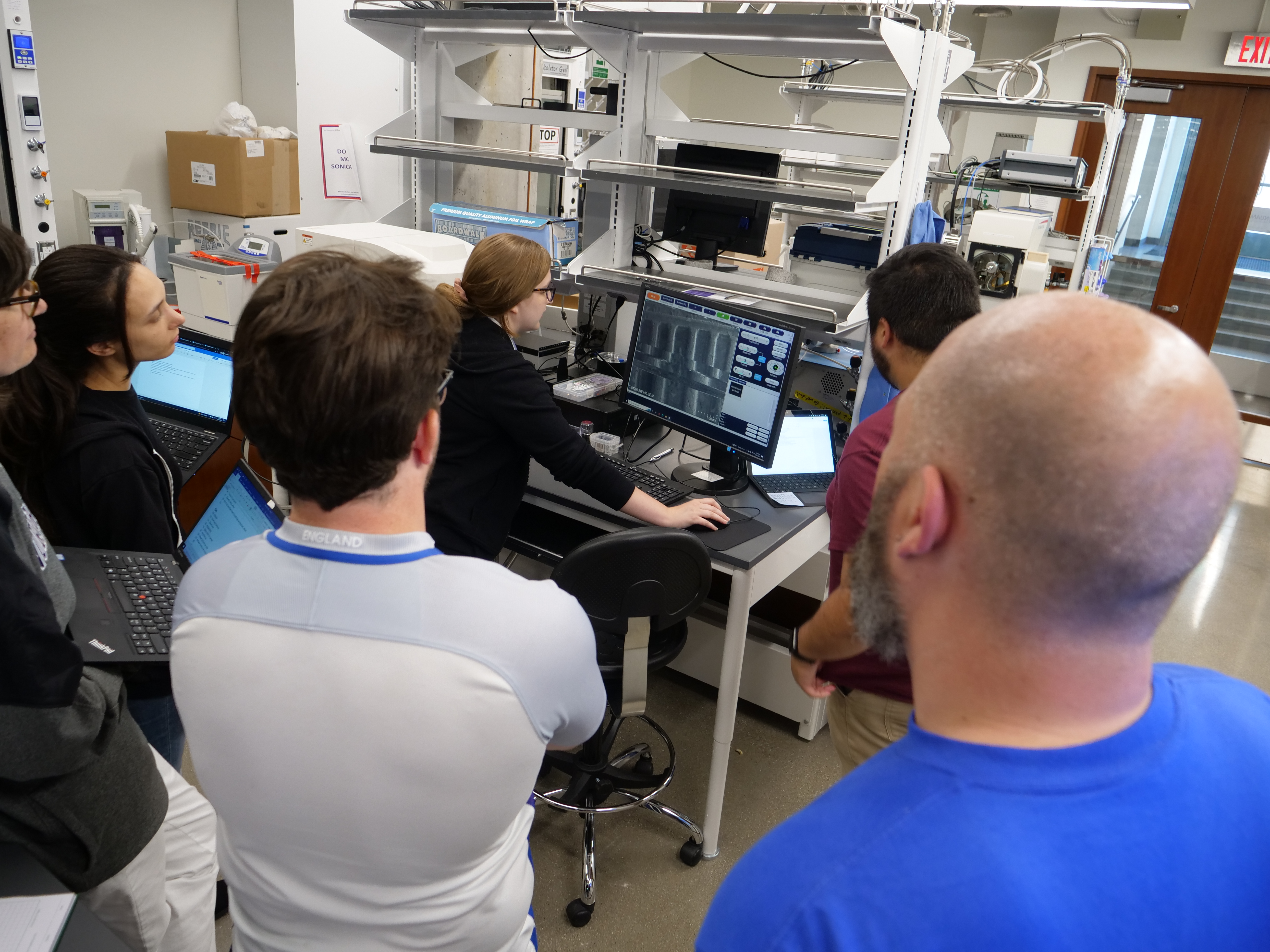 Table-Top SEM demo with NUANCE EPIC SEM Assistant Lab Manager & RET Technical Coordinator, Elizabeth King