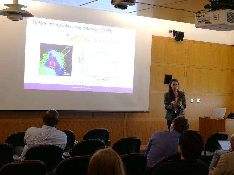 Elenora Isotta presenting her talk
